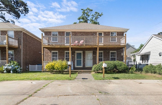 COZY & VIRGINIA BEACH UNIT CLOSE TO DIRECT BEACH ACCESS!