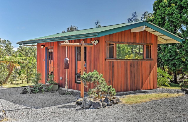 Cozy Volcano Studio w / Phenomenal Rainforest Views!