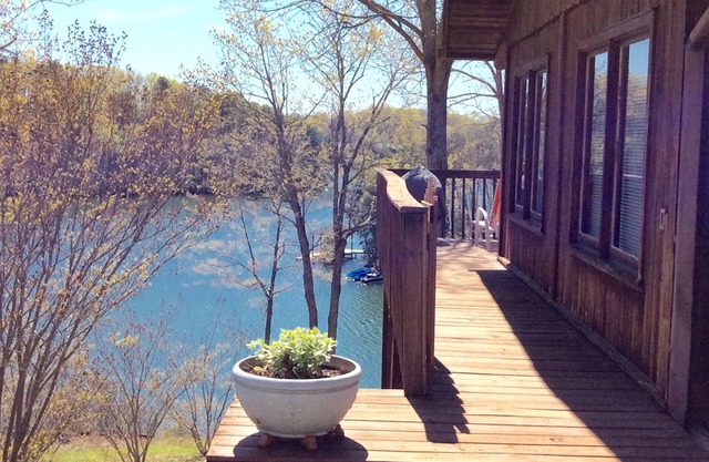 Abordable Watefront Cottage près de la base de Smith Mountain, Great Views