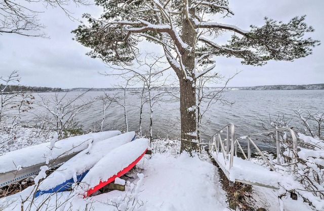 Cozy Waterfront Cottage on Montsweag Bay!
