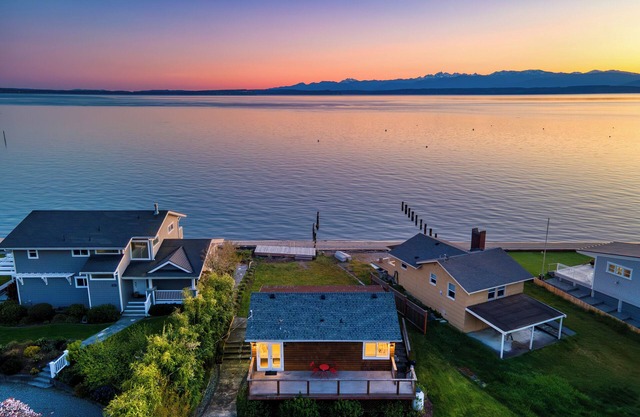 Cozy Whidbey Island Stay | Walk to Mutiny Bay | Fireplace, BBQ, Near Trails