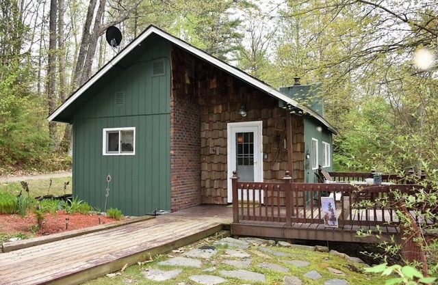 Cozy White Mountain Cabin w/ Hot Tub & Fireplace.