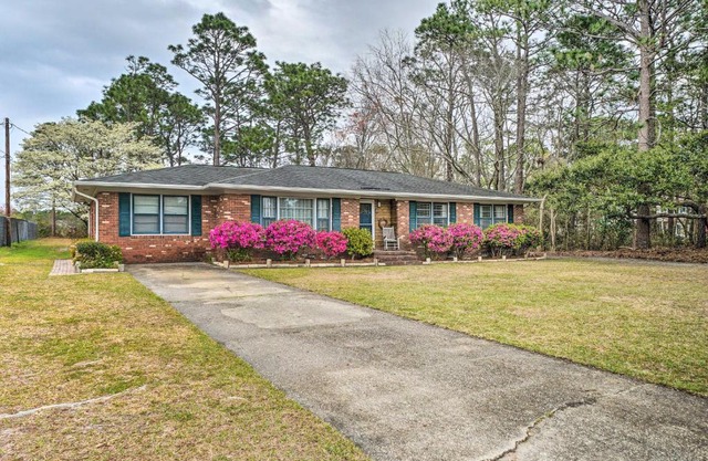 Cozy Wilmington Vacation Rental 10 Mi to Beach!