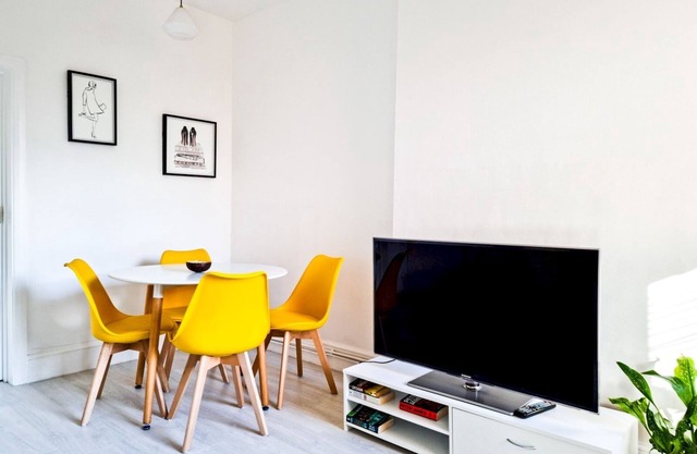 Cozy Wimbledon Flat Walk to Tube, Park & Tennis! | Pass The Keys