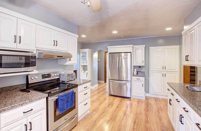 Cozy Wisconsin Abode: Walk to Lake Michigan!