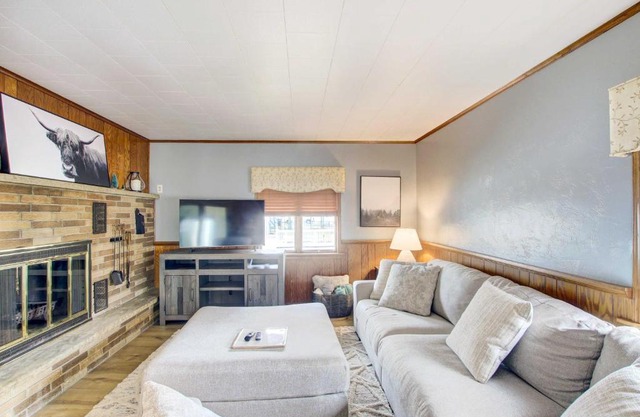 Cozy Wisconsin Abode Walk to Lake Michigan!