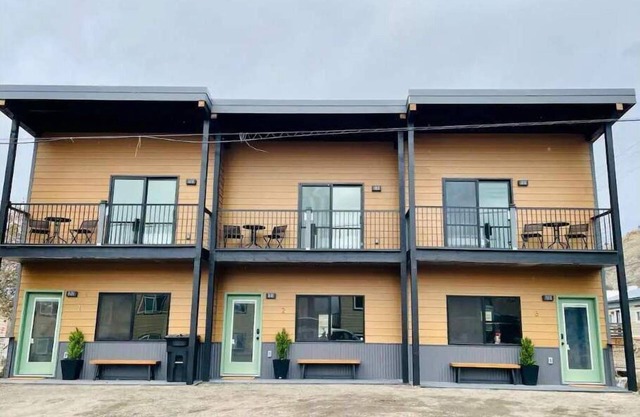 Cozy Wolf Lodge — Unit 2