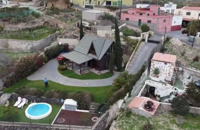 Maison en bois confortable avec piscine