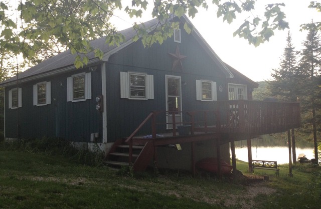 Cozy Woodford Cottage Lakefront