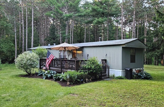 Cozy Woodland Retreat- 10 mins from Downtown Dells
