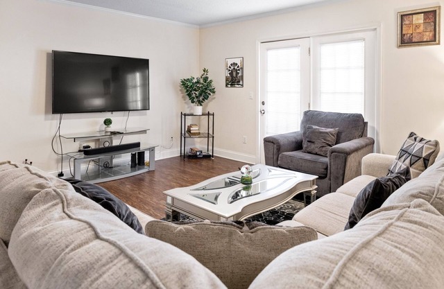 Cozy Work Friendly Condo in Florence