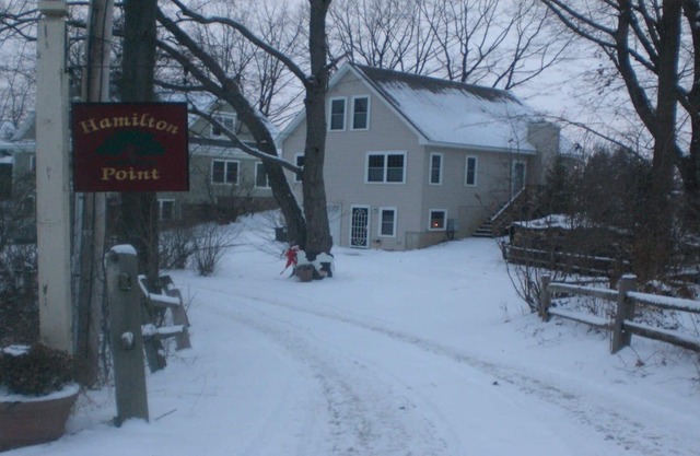 Chalet au bord du lac mais spacieux confortable, idéal pour toutes les saisons