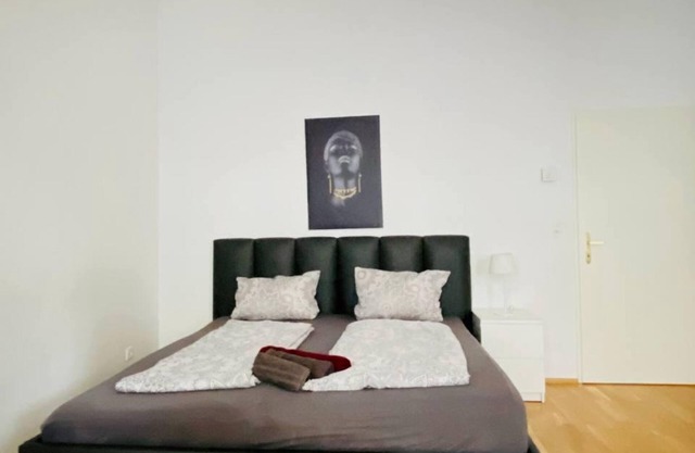 Cozy2BR Apt for 6P, 10-Min Transport to Stadthalle
