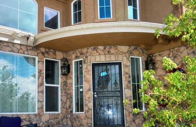 Cozying &Stylish Charming home 3,900sq AC, WiFi upscale Aurora 15 minutes of DIA