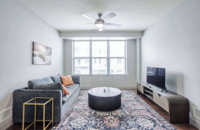 CozySuites at the Banks gym, pool 16