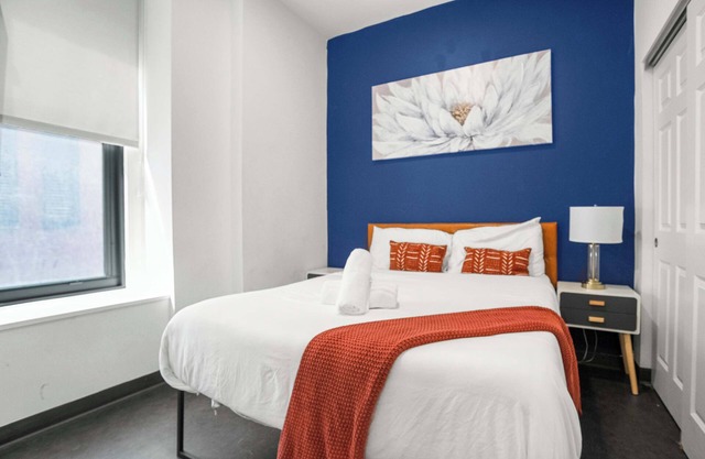 CozySuites Charming 1BR in Downtown Pitts #11