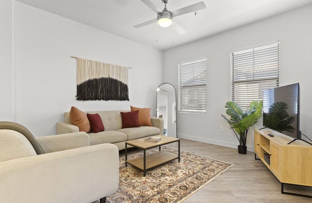 CozySuites Glendale by the stadium with pool! 16