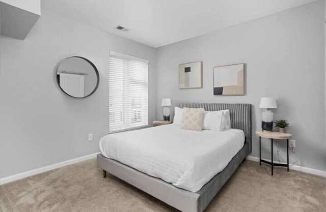 CozySuites l Roomy 1BR, Monument Circle, Indy