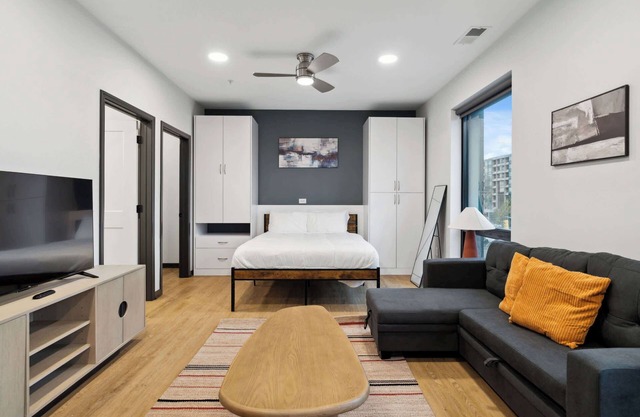 CozySuites Mass with parking, lounge & roof deck #25