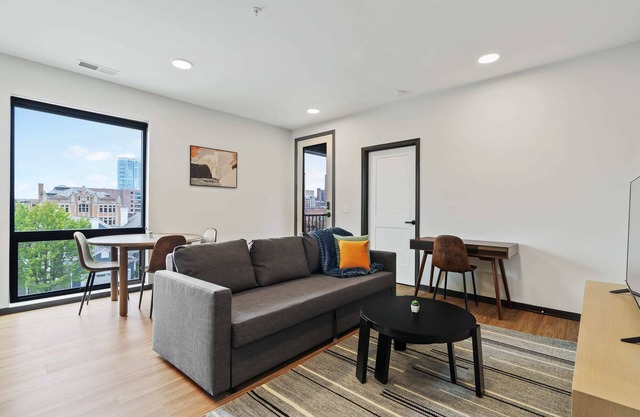 CozySuites Mass w/ parking, lounge & roof deck #7