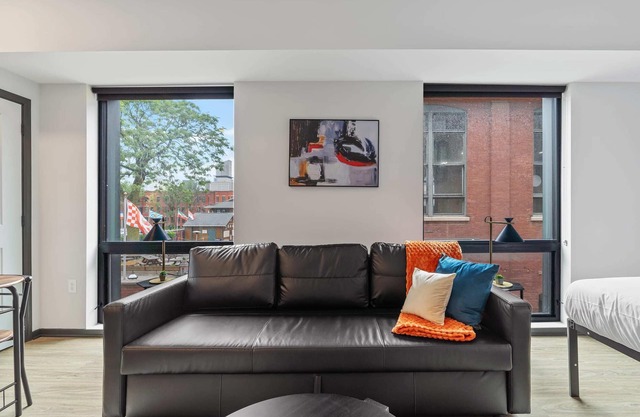 CozySuites Mass w/ parking, lounge & roof deck #13