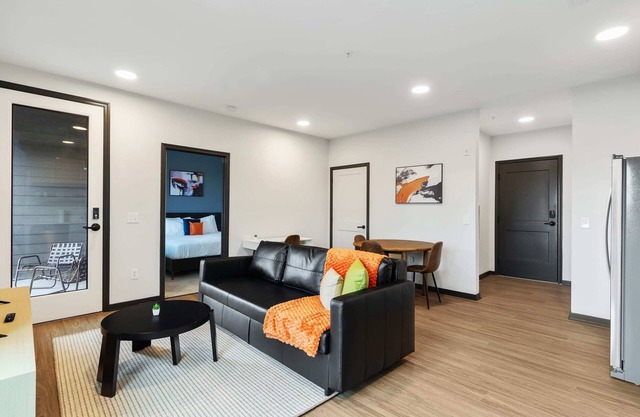 CozySuites Mass w/ parking, lounge & roof deck #3