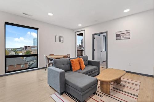 CozySuites Mass with parking lounge & roof deck #27