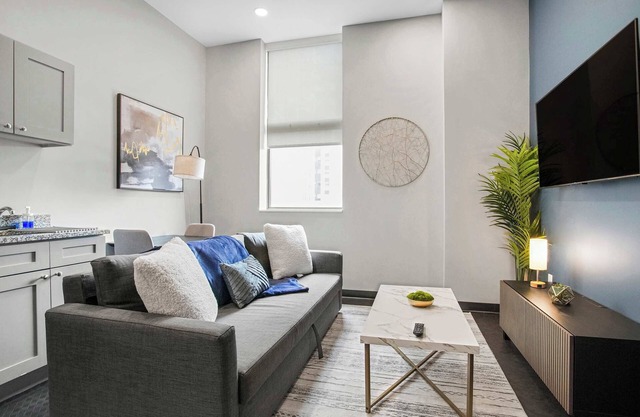 CozySuites Modern 1BR in Downtown Pitts 9