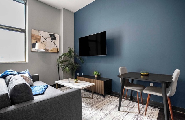 CozySuites Modern 1BR in Downtown Pitts 10