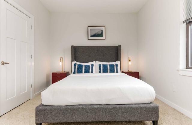 CozySuites | Music Row Charming 2BR w/parking 40