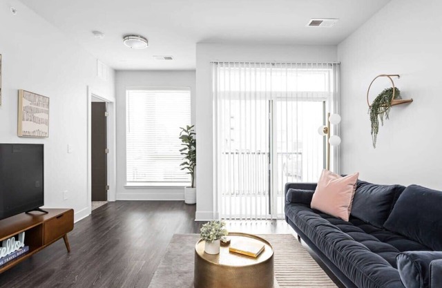 CozySuites Nora 2BR near Fashion Mall