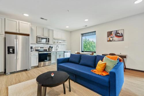 CozySuites on Mass with garage parking #4