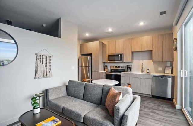 CozySuites | Roomy 1BR, Lawrenceville