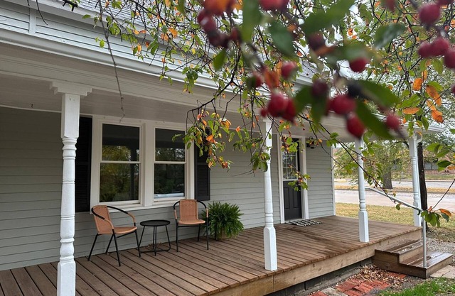Crabapple Cottage Your cozy temporary home