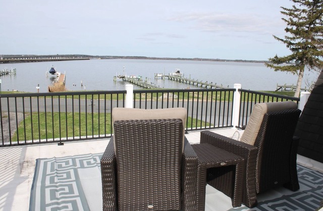 Waterfront Home sur la rivière Choptank à Cambridge MD 3 chambres 2 salles de bain et piscine
