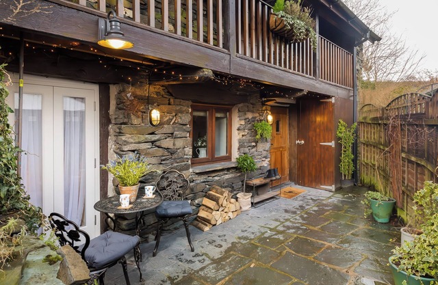 CRAFTSMAN COTTAGE, pet friendly, with open fire in Hawkshead