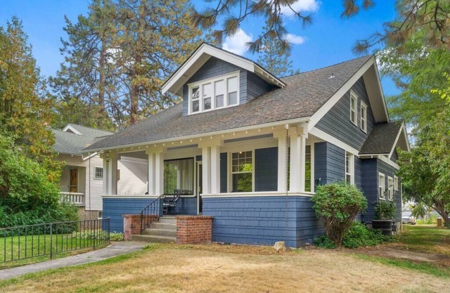 3BR Home / Large Kitchen / Mins To DwnTwn