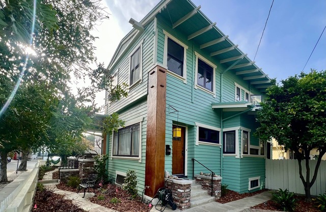 Spectacular Craftsman Guesthouse