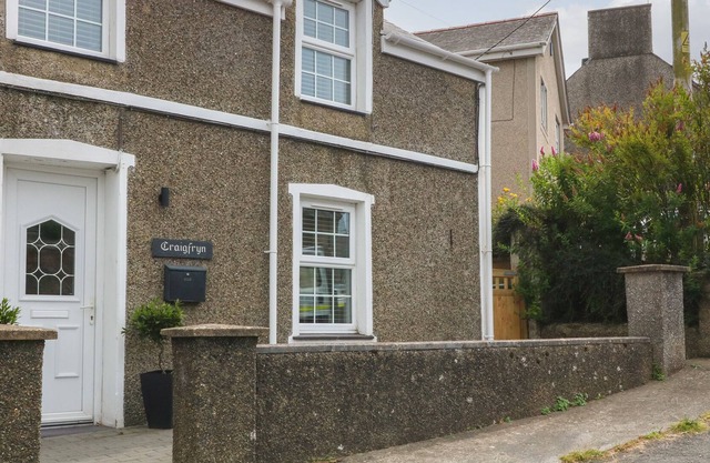 CRAIGFRYN, pet friendly, country holiday cottage in Nefyn