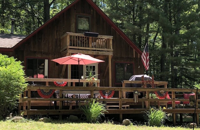 Chalet Cranberry (PET Friendly!)