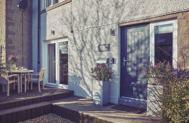 CRASTER REACH, family friendly, luxury holiday cottage in Craster