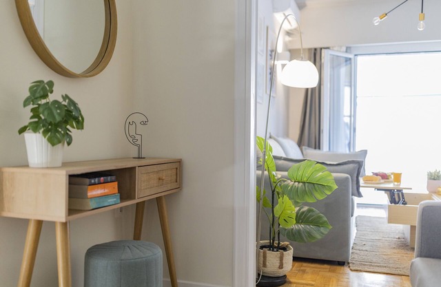 FLASH SALE DISCOUNT DEALS:2 mins walk from trendy pedestrian str