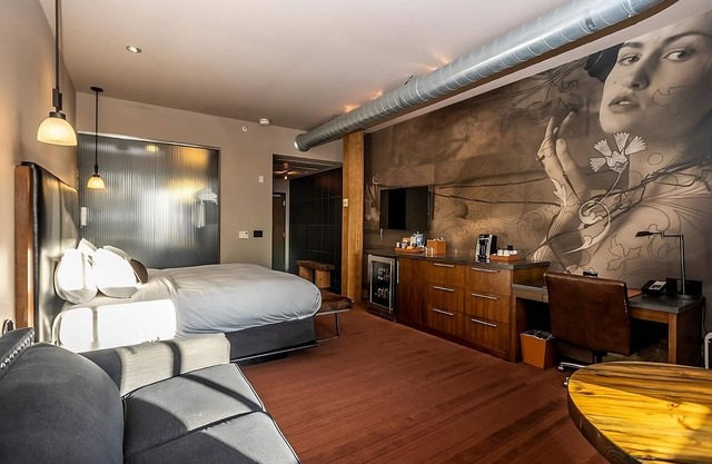 Cream Studio at The Iron Horse Hotel, Pets Allowed, Near Discovery World