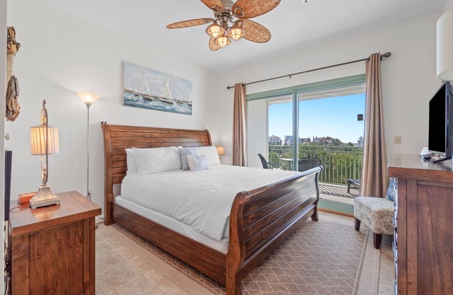 "Create Separation" #302-Sleeps 2-Ocean View