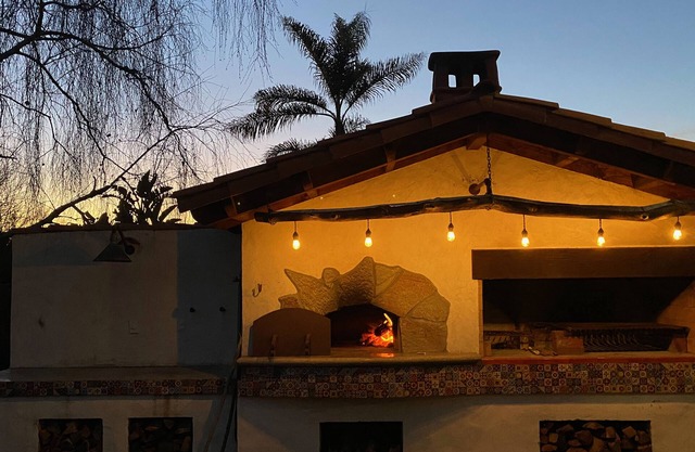 Pismo Beach / SLO / Beach just 2 miles away! Pet-friendly home with pizza oven.