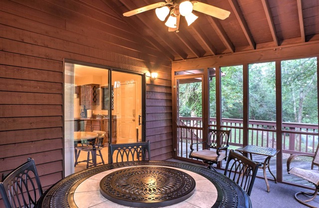 Creekfront Cabin Near Chattanooga w/ Hot Tub!
