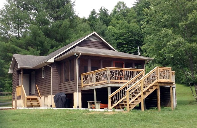 Creekfront Cabin, récemment rénové, animaux acceptés