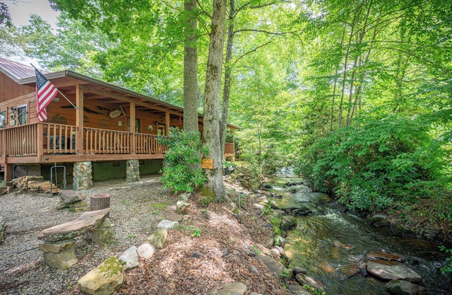 Creekfront Cabin w/ Hot Tub! Motorcycle Friendly!