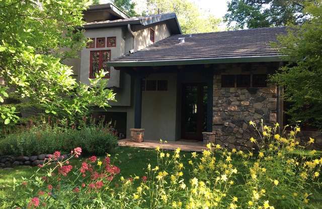 Creekfront Luxury niché à Oak Creek Cyn, Sedona (Animaux acceptés)