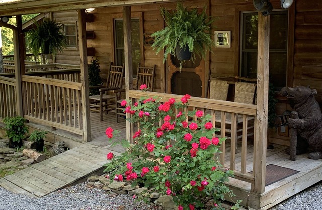La cabane isolée Creekhouse sur le ruisseau dans les montagnes du nord de l'Alabama